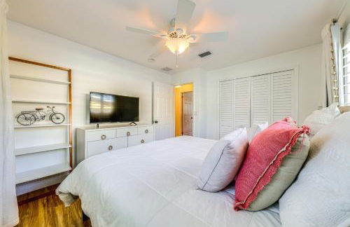 Location, Location! Stylish Home in Palm Beach! - Photo 21