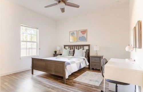 3BR Modern, Gated Home w FreePking, BBQ, Firepit, Mins to Downtown - Foto 17