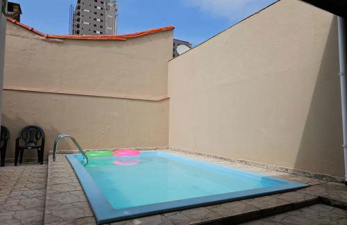 Casa Maravilhosa, Pé na Areia com Piscina, Área Gourmet com Churrasqueira em Deck Coberto Frente a Piscina, Mesa de Bilhar, 4 Quartos Confortáveis, Sendo 2 Suítes, Cozinha Americana e Sala de Jantar, Ampla Garagem para 6 Carros - Mercado na rua da Casa - Photo 9