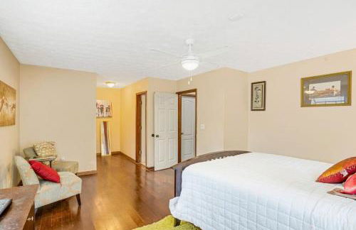 Massive 3 bedroom with fenced yard - Foto 18