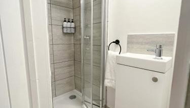 The Bohemian Basement - Foto 4, Shower