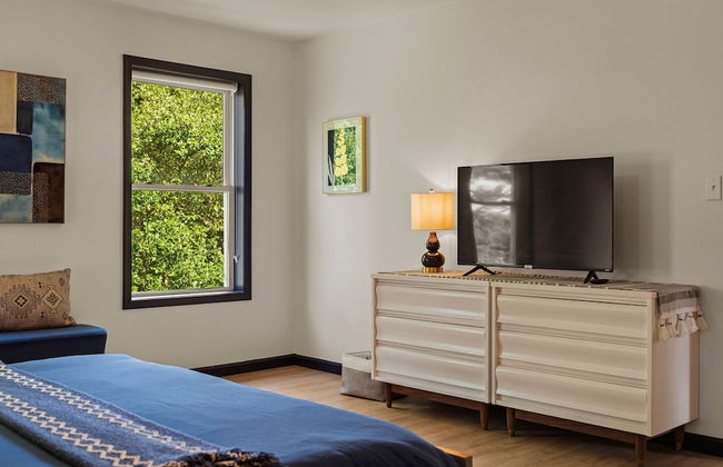 For Lake Sake by Avantstay Lakefront Hot Tub View - Photo 35