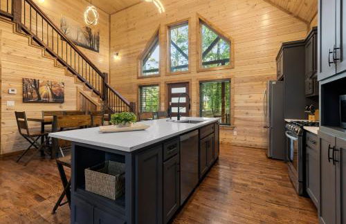 Cozy Cabin with Hot Tub, Fire Pit and Arcade Games - Foto 18
