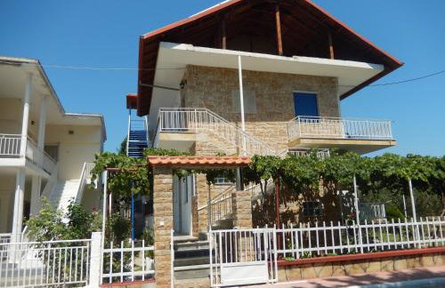 Noula Rooms - Photo 2