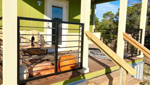 Cozy Tiny Home in the Hills - Photo 4