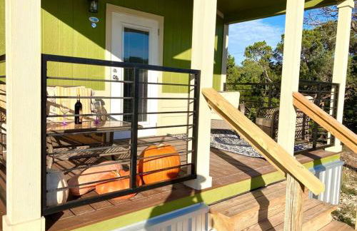 Cozy Tiny Home in the Hills - Photo 4