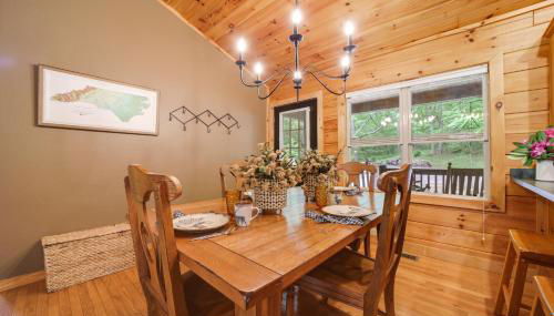 Peaceful Smoky Mountain Cabin with Deck and Fire Pit! - Foto 5