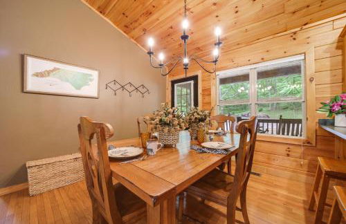 Peaceful Smoky Mountain Cabin with Deck and Fire Pit! - Foto 5