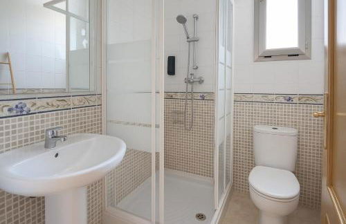 Apartamento con piscina de verano e invierno - Photo 10