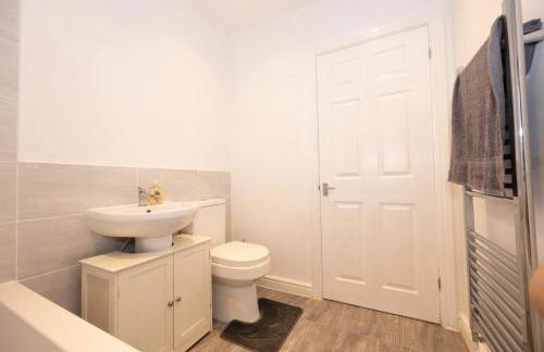 Contemporary 3 Bedroom Home with Garden & Parking - Foto 32