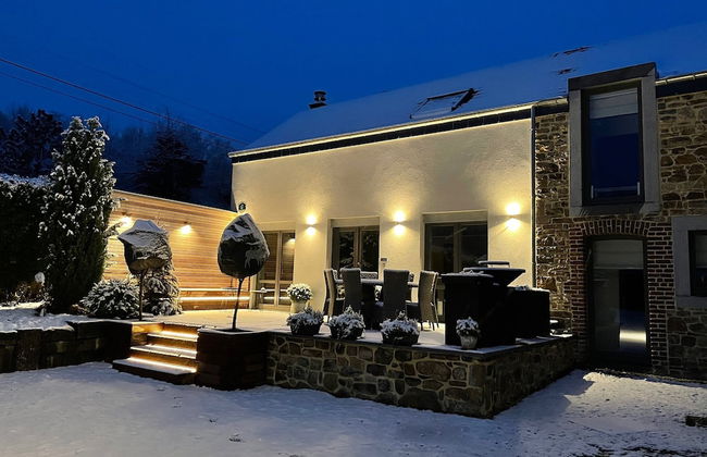 Well Kept House with Fireplace near Forest - Foto 1