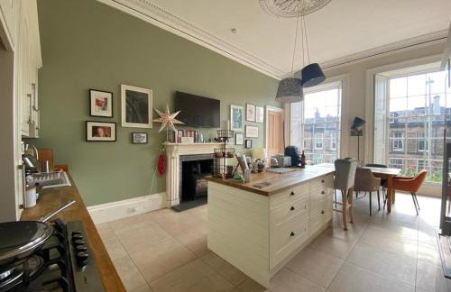 Georgian 4 Bedroom 3 Bathroom New Town Apartment - Foto 10