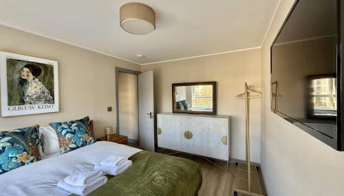 Holyrood Hidden Gem - Photo 4