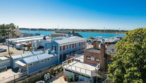 Why Knot Getaway…Rooftop with WaterView! Unit F - Foto 4