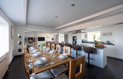 Woodside Barn Sleeps 14 with Hot Tub - Photo 26