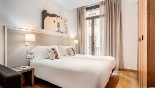 Aspasios Plaza Real Apartments - Foto 2