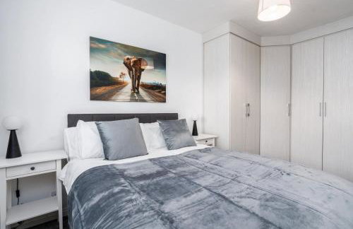 Cozy 2 Bed Apartment - Unlimited Wi-Fi - Free Parking - Sleeps 6 - By Old Trafford - Foto 23