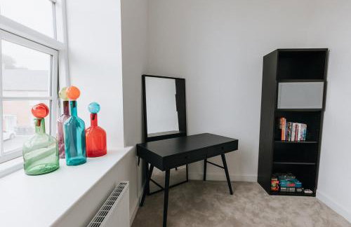 Grade II Mill Townhouse in Leeds with Free Parking which Sleeps 6 - Photo 49