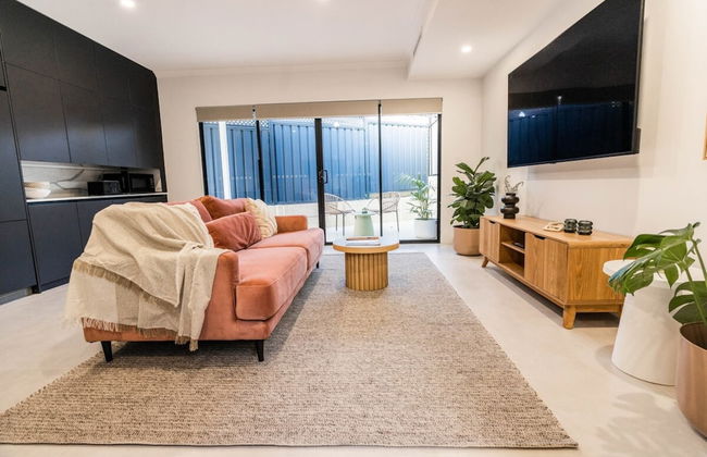 Beautiful 4BR Family Home With Patio and Parking! - Foto 17