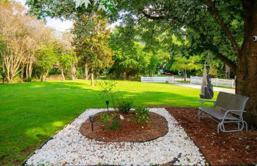 Private 1 Acre Retreat, Spa, Firepit, Gym, Chickens, King Suite, Pets - Foto 61