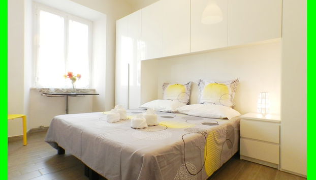 Black and White Movie Apartment - Photo 2, Room