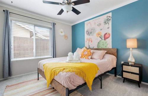 Sunkissed Private Pool 3BR Oasis w Outdoor Lounge - Foto 25