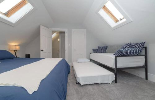 Downtown House Sleeps 10 with 3 King Beds and More - Foto 23