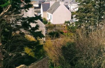 L'Océan à 100m via une venelle privée, la Ville Close à 500m, l'Archipel des Glénan à l'horizon - Photo 20