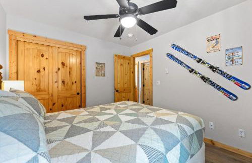 Grandmas Hideaway - walk to downtown, private hot tub, pet friendly with patio - Foto 17