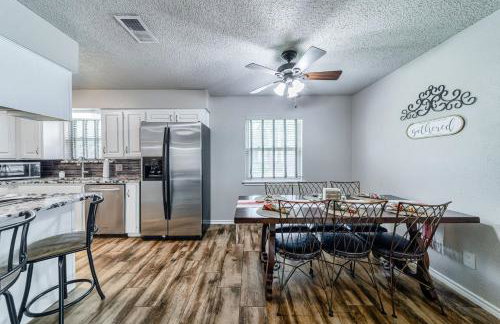 Private Pool, Entire House, In the Center of DFW - Foto 31