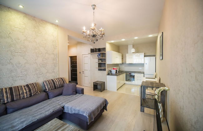 Apartment on Komarova 58-267 - Photo 1