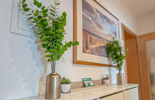 Gemütliche Ferienwohnung mit 2 Schlafzimmern, kostenfreiem Parkplatz, modernem Bad, Küche, Waschmaschine & Trockner - Foto 41