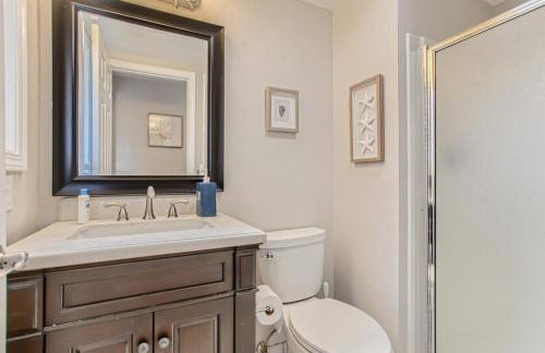 Spacious 4-bedroom home with outdoor deck - Foto 13