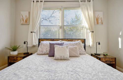 Center St Retreat - 1 Block from Downtown! - Foto 2