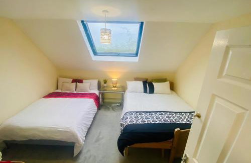 Charming Entire 2-Bedroom House in Milton Keynes - Photo 13