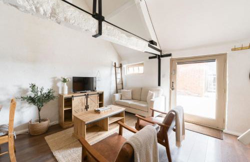 Cosy Cotswolds Cottage Farm Stay - Shepherds Rest - Photo 1