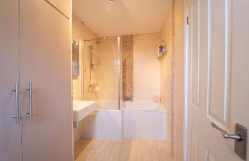 Modern Flat in Porthcawl - Photo 4