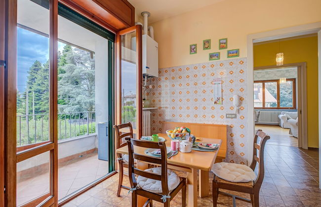 Connie s Apartment in Monvalle - Foto 15