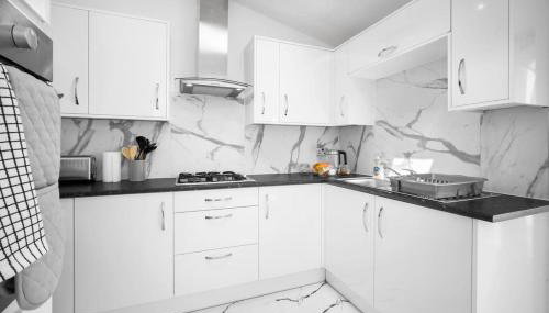 Family Contractors 3 bed house free parking sleeps7 - Foto 2