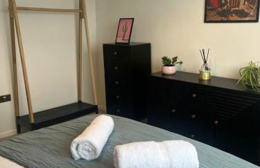 A Modern Classic 2 bed apartment by Graves Park - Foto 7