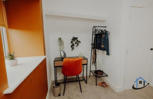 Apt 5 Manor House - 3 Bed 2 bathroom sleeps 5 parking wifi - Photo 3