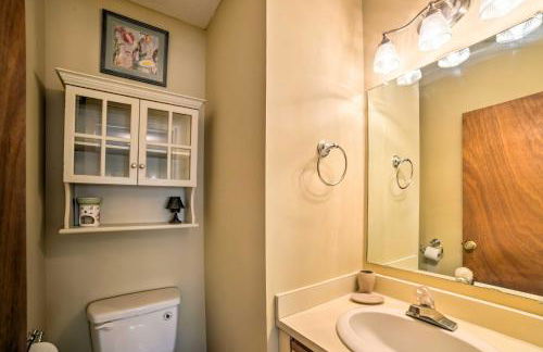 Oak Island Home with Fenced Yard, Walk to Long Beach - Foto 15