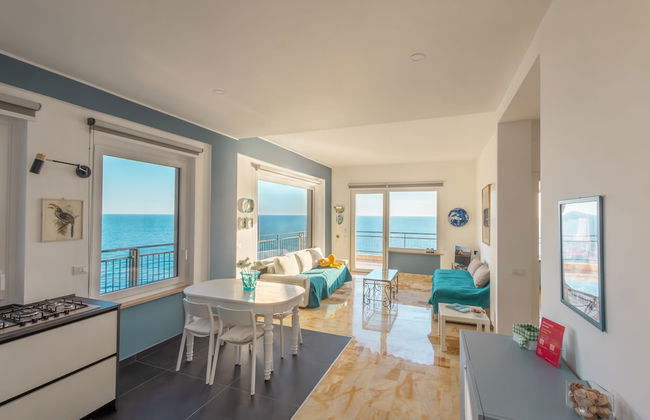 Sky & Sea Apartment by Wonderful Italy - Photo 10