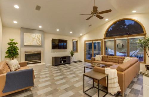 Backyard Oasis Pool Is A Beautiful Home - Photo 3