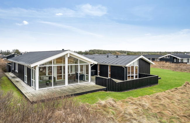 "Eileen" - 300m from the sea - Photo 1