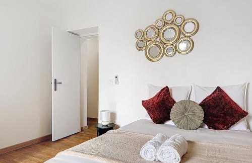 Le Baron Rouge - T4 Élégant & Spacieux - Parking Privé - 6 personnes - Climatisation - Centre ville de Saint-Etienne - Foto 17