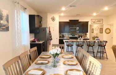 Marvelous Villa, South facing pool and hot tub, themed bedrooms near Disney - Foto 12