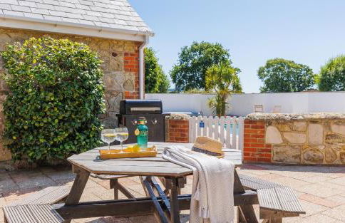 Rookley Farm Lodge Charming Manor Pool House with Heated Pool, Tennis Court & Gardens - Isle of Wight Rural Countryside Escape - Foto 16