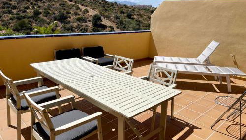 4New, 2 bed 2 bath Apartment Built 2024 with Community Pool and local beach - Photo 5, sunbed