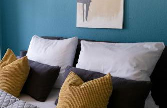 BELLA - Business&Family - 2 Zimmer direkt neben Schloß, Parkplatz, SmartTV, Netflix, Waschmaschine, 24h Checkin, 71qm, Kingsizebett, Hotelbettwäsche - Foto 17